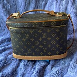 Luis Vuitton Make Up Case (Authentic)